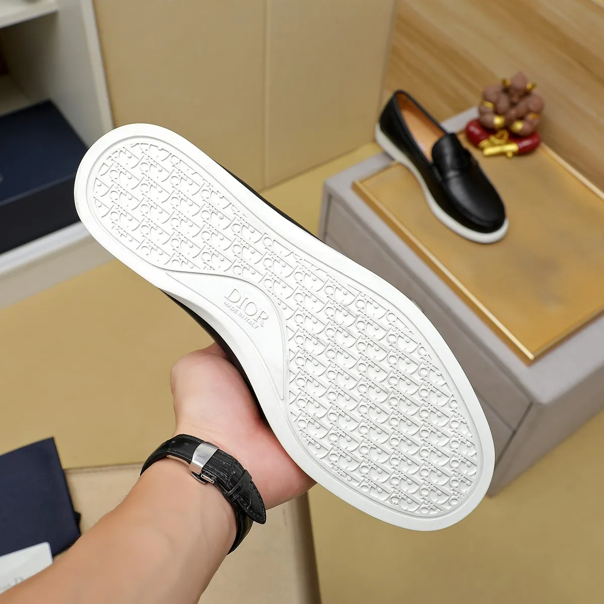 Men's clothing and shoes 💰460 💰🔥[Dior] High-end top-notch 🔝 purchasing agent 🔍🔍The latest 🇺🇸 counters are on sale simultaneously, original Italian brand · brand totem cloth sewn with brand cloth label · paired with calfskin · (high-end, nobility and class) exquisite workmanship (cow Leather lining) Sole: Original two-color sole ⚠️outsole specially provided by the original factory. Comfortable, wear-resistant, non-slip, real-life photoshoot🎬The real thing is more beautiful🔍Color: Color optional💕💕Number of yards: 39-44 (customized at 38.45.46)...
